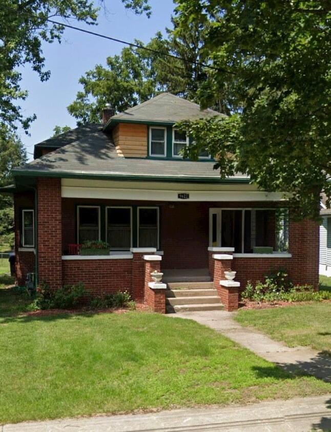 Primary Photo - Spacious 4-Bedroom Home with Fenced Yard &...
