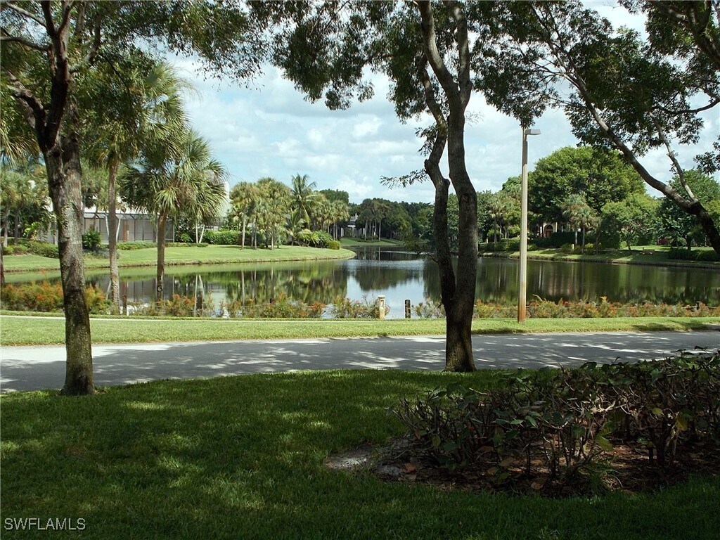 Foto del edificio - 847 Tanbark Dr