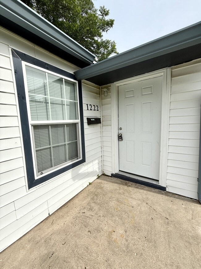 Building Photo - 1222 Hargrove St