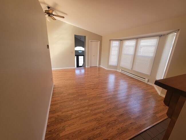 Building Photo - Super nice Bi-level Single Family Home in ...
