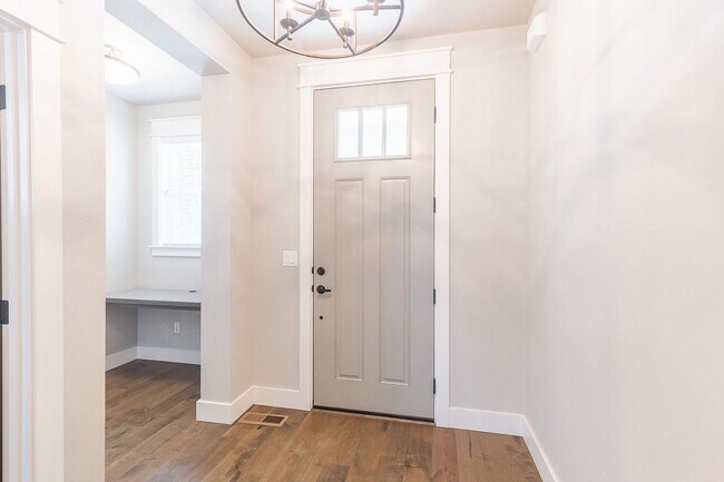 Foto del edificio - Quiet Centrally located 3 bed 2.5 bathroom