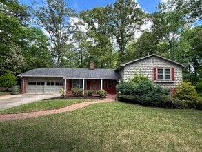 Building Photo - 215 York Dr