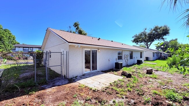 Building Photo - Cozy 2 BR / 2 BA Duplex