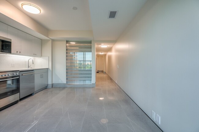 Building Photo - 2 Manderley Dr
