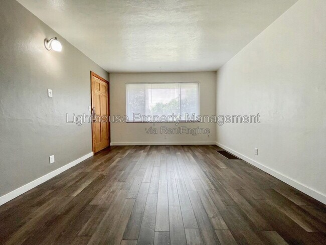 Building Photo - 1212 Ottillia St SE