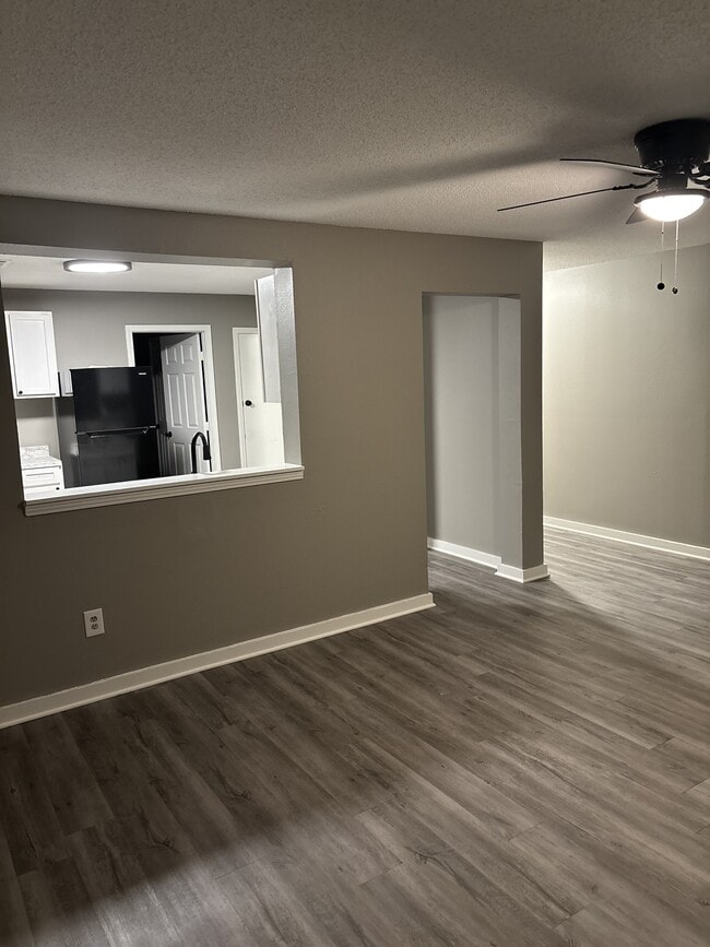 Building Photo - 3638 Russelwood Dr