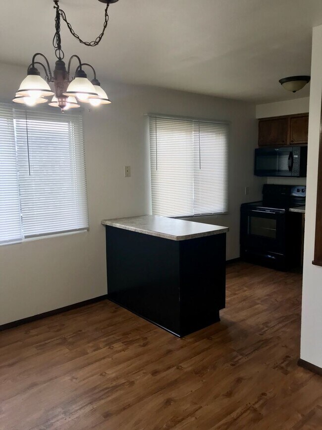 Foto del edificio - 742 Fairwood Dr