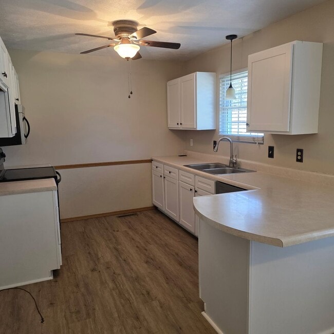 Building Photo - Great 3 bed 1.5 bath house in South Springfield