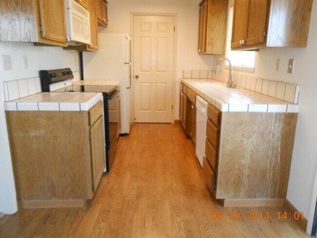 Building Photo - South Salinas Apartment
