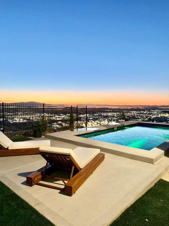 Building Photo - Modern & Spacious 3-Bedroom Lofted Home in...