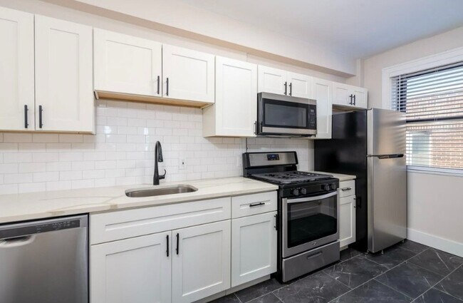 Building Photo - 2037B