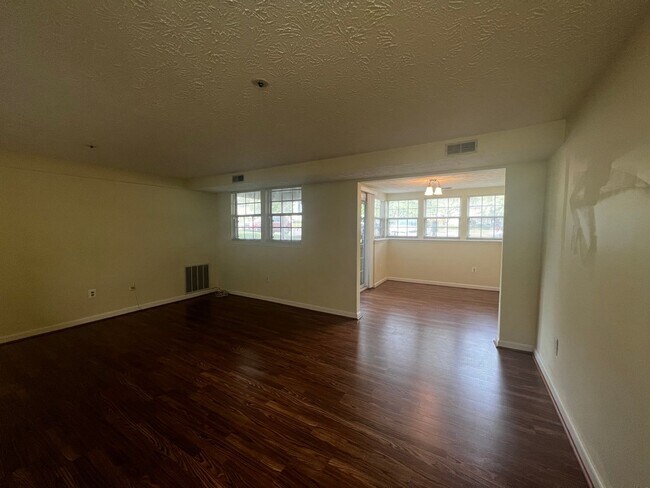 Foto del edificio - Amazing 2 BR/2 BA Condo in Elkridge!