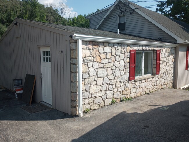 Building Photo - 380 W Rose Tree Rd