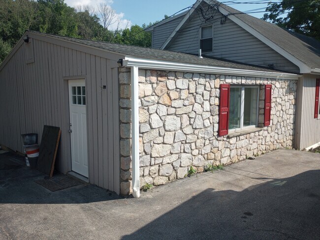 Foto del edificio - 380 W Rose Tree Rd