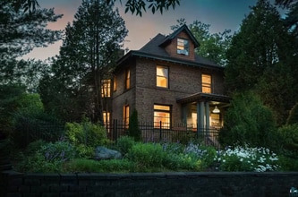 Building Photo - 1621 E Superior St