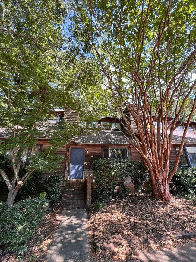 Foto del edificio - 279 Ivy Ln