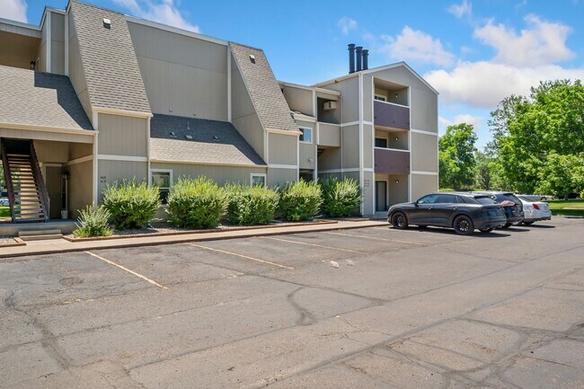 Foto del edificio - Lovingly Upgraded 2-Bedroom 3rd Floor Condo in Central Fort Collins With Abundant Personality
