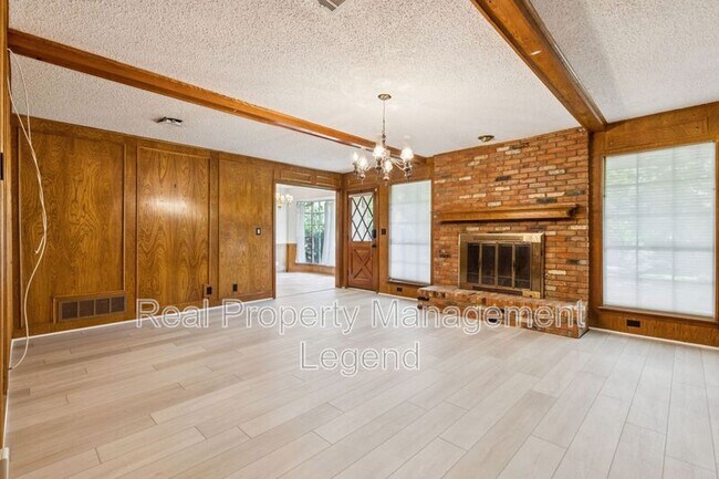 Foto del edificio - 2016 Willowbrook Way