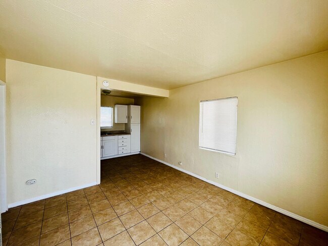 Building Photo - 2612 Desert St