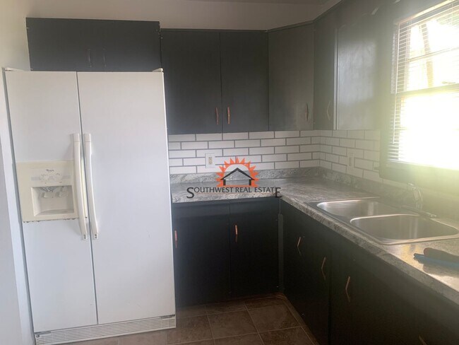 Foto del edificio - Beautiful 3 bedroom 2 bath home with a 1 car garage.available 4/1/25