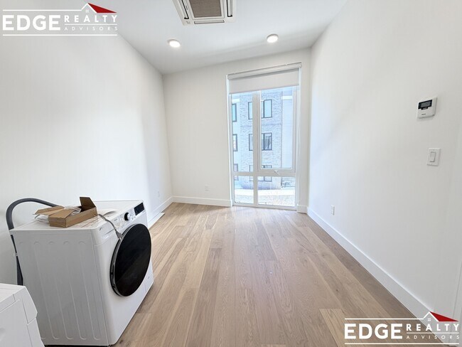 Building Photo - 38 Hichborn St