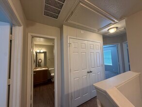 Building Photo - 2114 Vlg Xing Trl