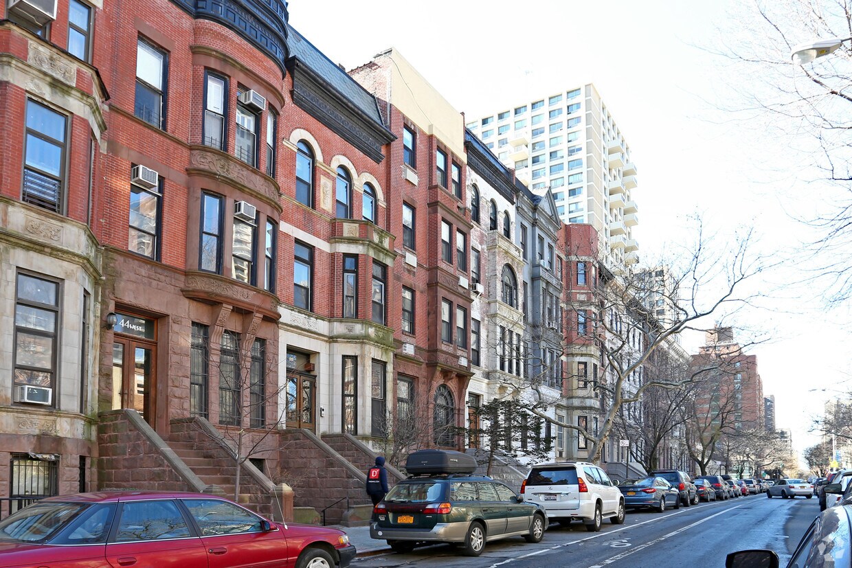 Building Photo - 48 W 91st St