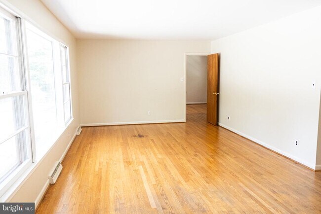 Foto del edificio - 2710 Hidden Valley Rd