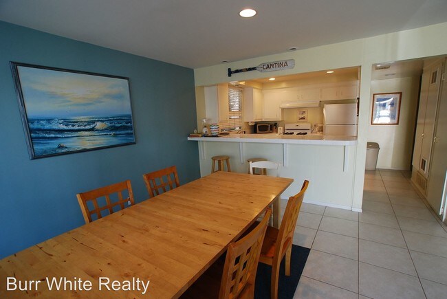 Building Photo - 4212-4212 Seashore Dr