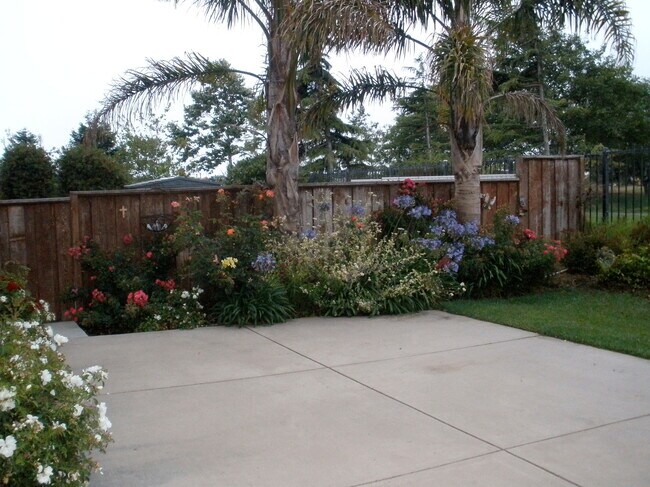 Building Photo - 1120 Cobblestone St