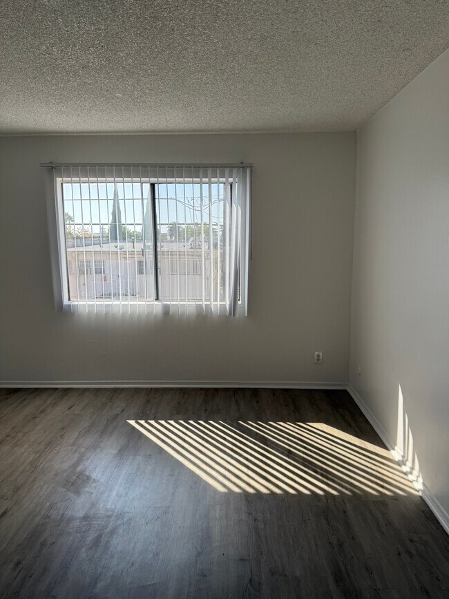 Building Photo - 509 N Berendo St