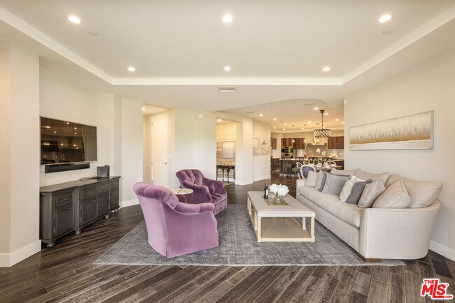 Foto del edificio - 460 N Palm Dr