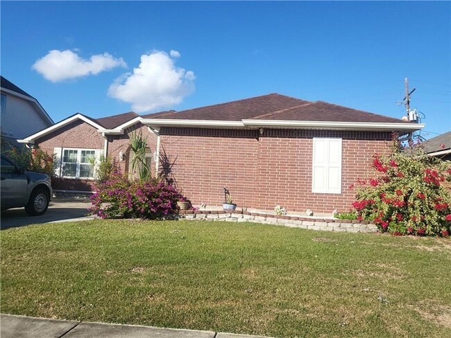 Foto del edificio - 827 Charlie Dr