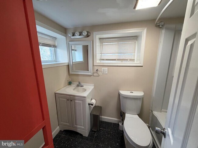 Foto del edificio - 5831 Mt Vernon Dr