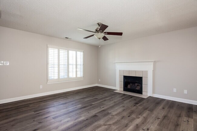 Foto del edificio - 6620 Rain Creek Way