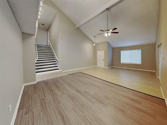 Building Photo - 2719 Meadowgrass Ln