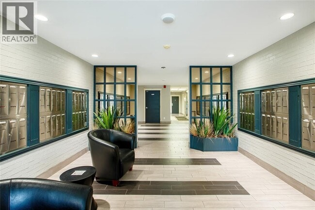 Photo du bâtiment - 10 Derby Ln