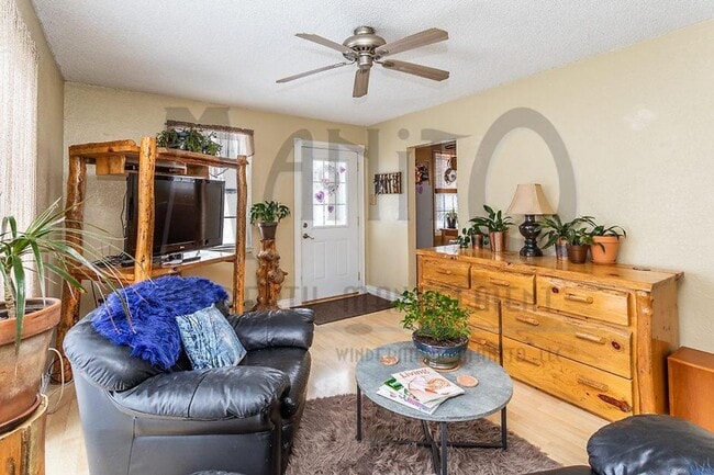 Building Photo - Charming Finch Arboretum Home