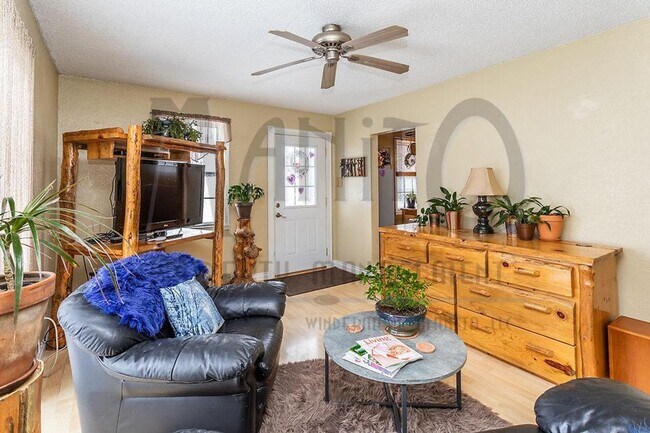 Foto del edificio - Charming Finch Arboretum Home