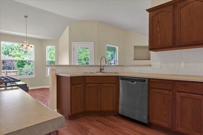 Foto del edificio - 5600 Netleaf Rd