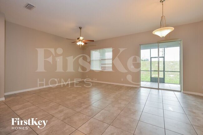Foto del edificio - 824 Grand Hilltop Dr