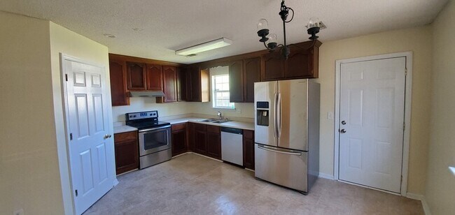 Building Photo - 110 Kensington Cir