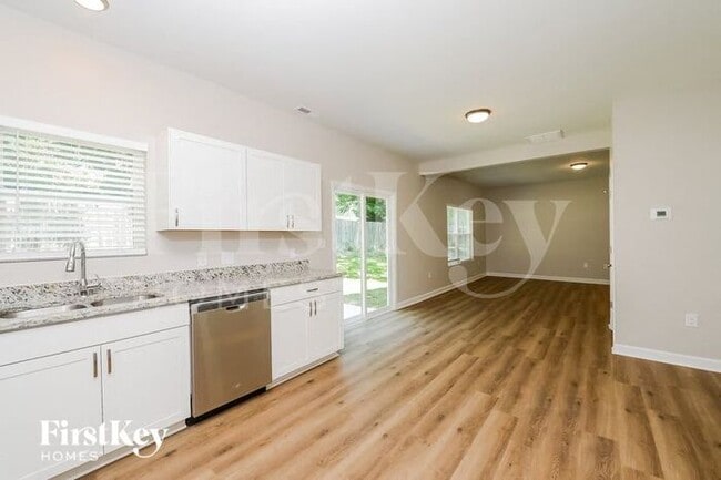 Building Photo - 412 Avery Ave