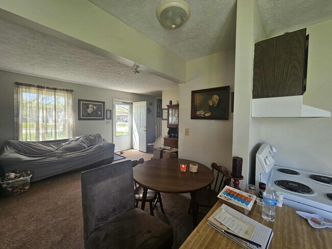 Foto del edificio - 2 Bedroom 1.5 Bath Duplex Kent Ohio 44240