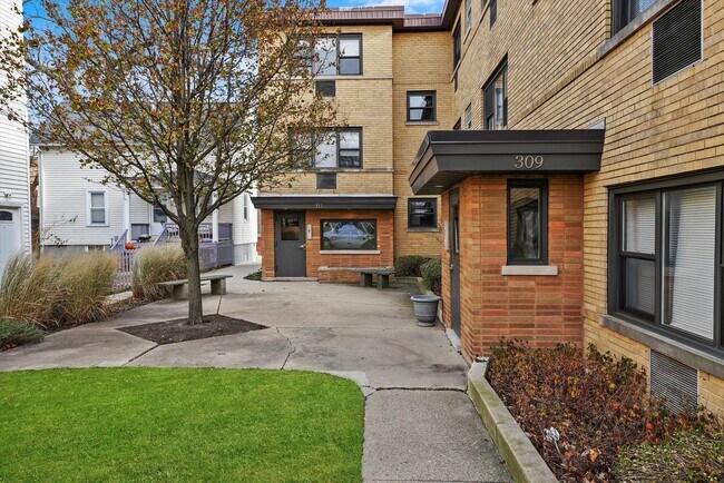 Foto del edificio - 309 Sherman Ave