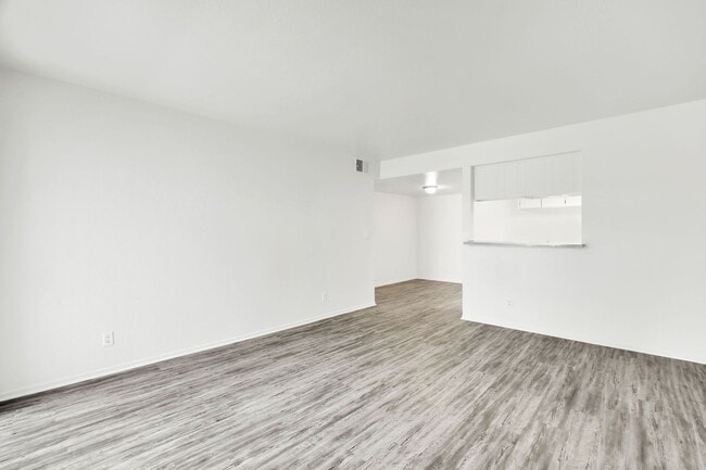 Building Photo - 1BD 1BTH