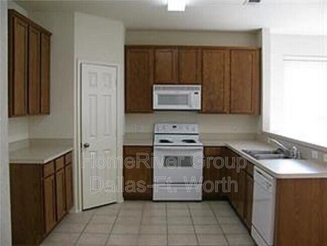 Building Photo - 2824 Park Springs Dr