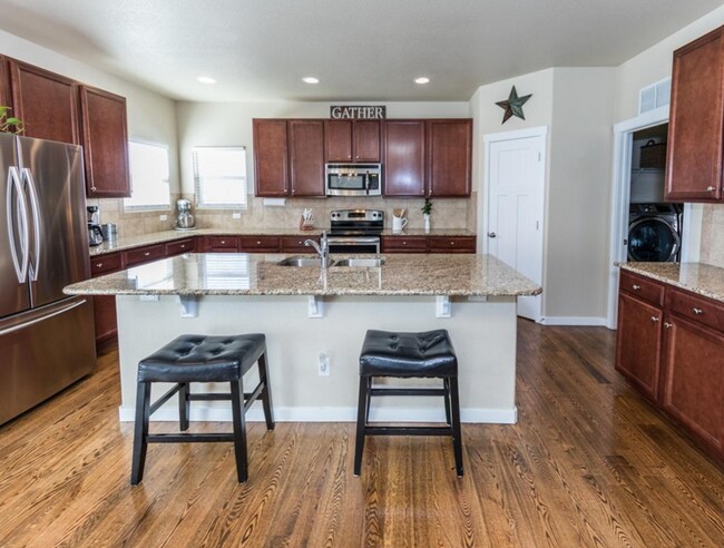 Building Photo - Super Spacious & Stylish 4BD/3.5BA Home wi...