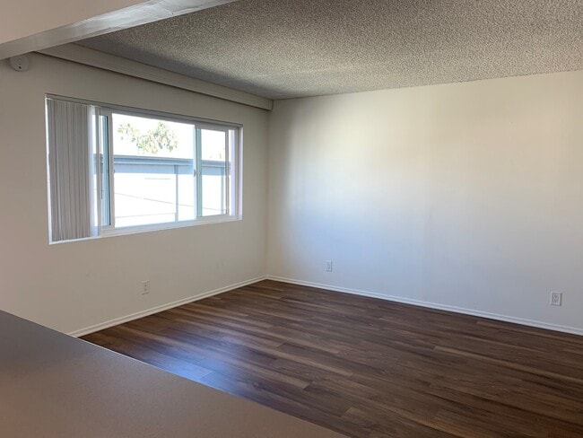 Building Photo - 206