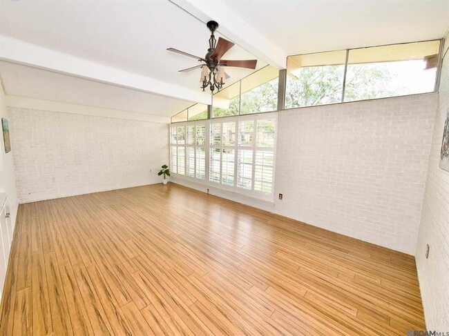 Building Photo - 3 Bedroom House in the Garden District